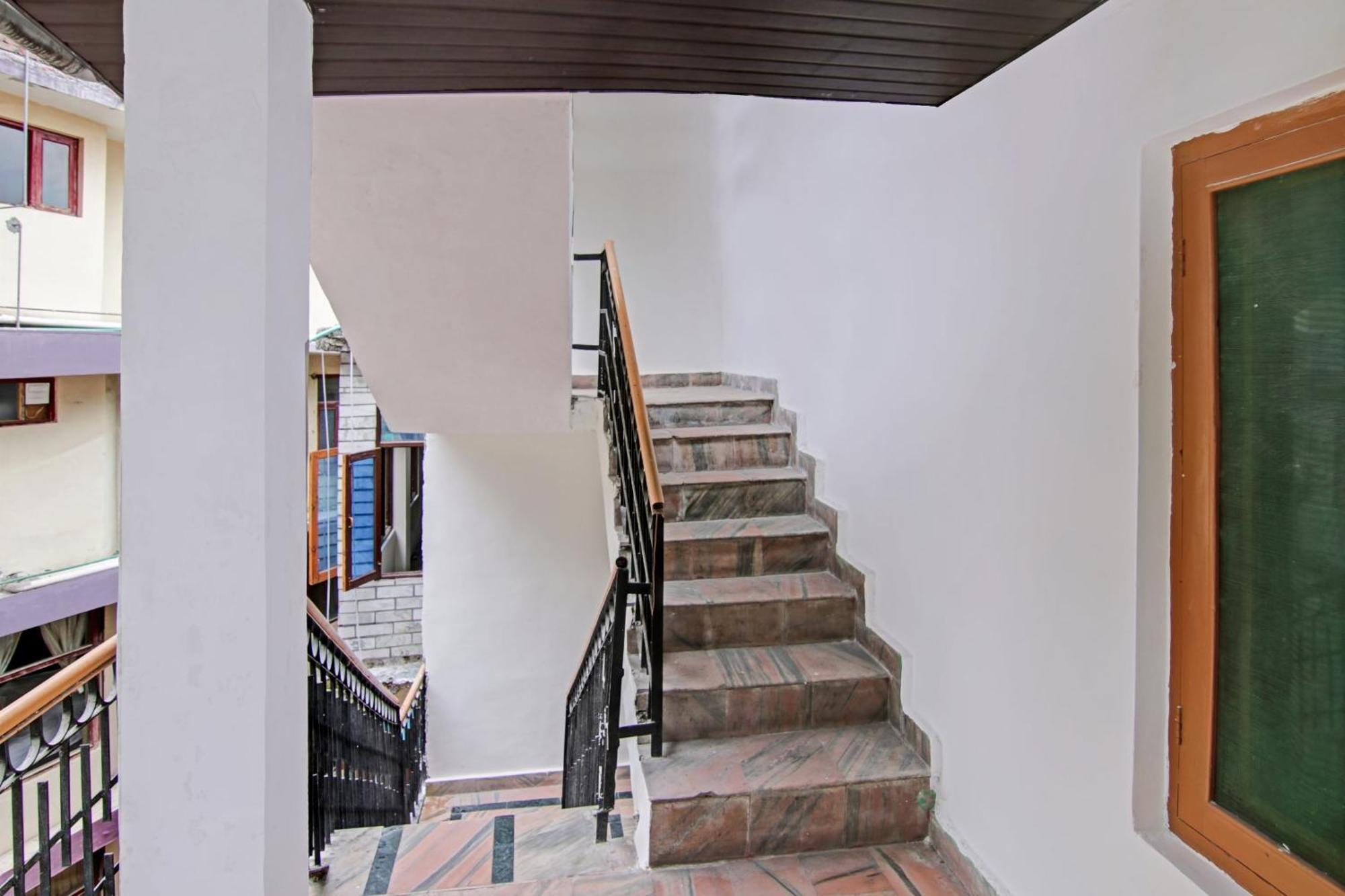 Hotel O Alfa Manāli Екстериор снимка